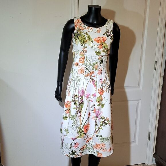 BRAND NEW CREAM PLEAT FLORAL PATTERN ENFOCUS STUDIO SLEEVELESS MULTI-COLOR DRESS - Picture 4 of 14